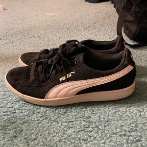 Puma Comfort Sneakers (7.5)